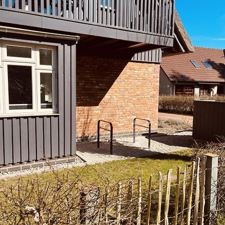 Friesia Urlaub Unterm Reetdach Fuer 4 Pers Terrasse Garten 2 Sz Born Kültér fotó