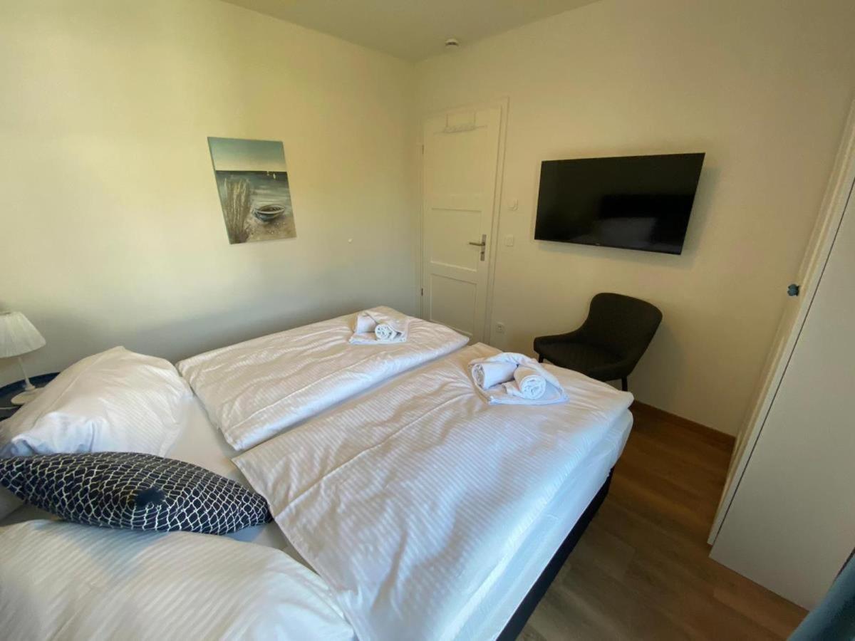 Friesia Urlaub Unterm Reetdach Fuer 4 Pers Terrasse Garten 2 Sz Born Kültér fotó